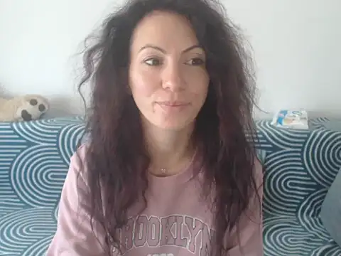 Snapshot of Emmatoo chatting on May 4, 2026, 9:45 am Emmatoo online show from May 4, 2026, 9:45 am