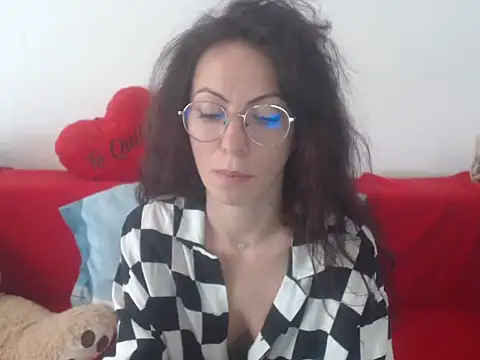 Snapshot of Emmatoo chatting on May 8, 2026, 11:47 am Emmatoo online show from May 8, 2026, 11:47 am