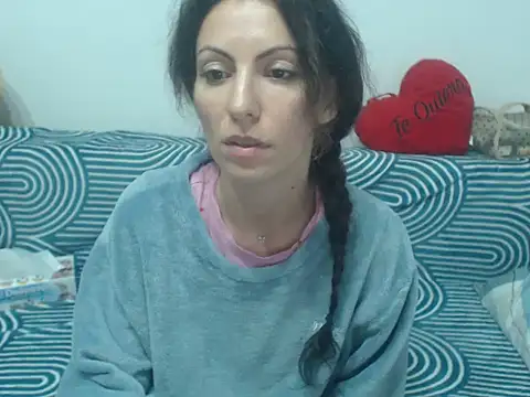 Snapshot of Emmatoo chatting on May 15, 2026, 11:58 pm Emmatoo online show from May 15, 2026, 11:58 pm