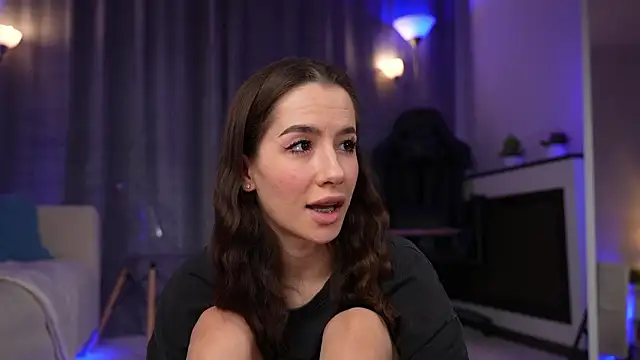 Amely Young online show from March 25, 2026, 2:01 am