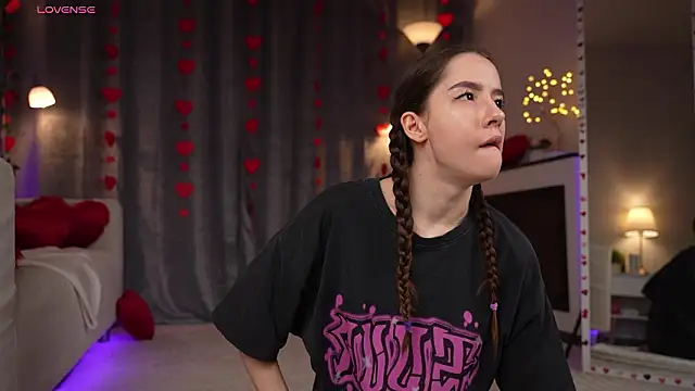 Amely Young online show from February 14, 2026, 2:01 am