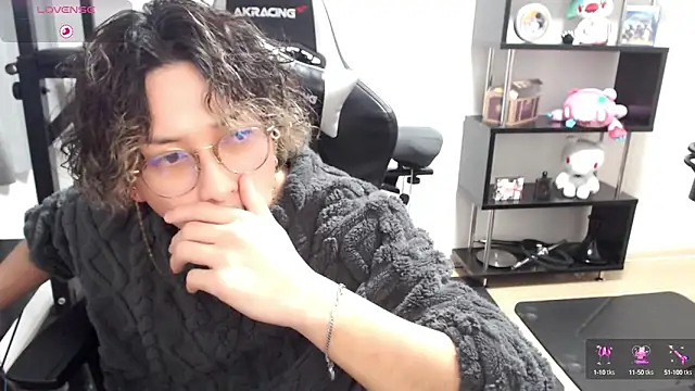 Shizukuu online show from March 12, 2025, 7:04 pm