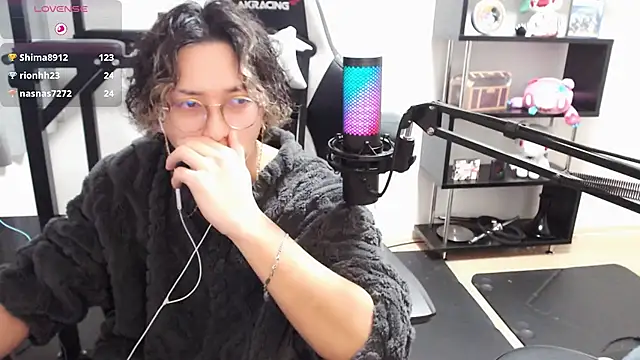 Shizukuu online show from March 20, 2025, 3:25 pm