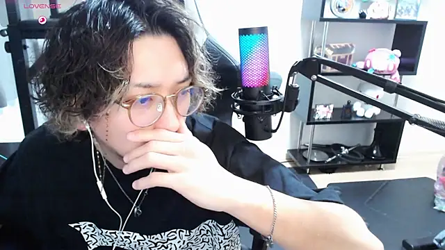 Shizukuu online show from March 23, 2025, 6:05 am