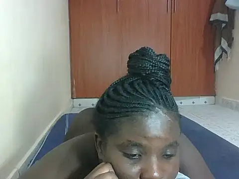 hotebbbyy online show from April 13, 2026, 3:54 am