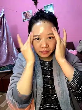 Hellen 111 online show from December 6, 2024, 1:38 pm