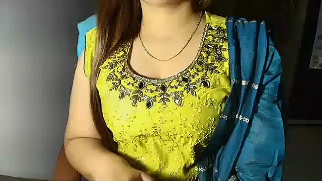 Snapshot of KhwahisHH chatting on February 11, 2026, 7:03 pm KhwahisHH online show from February 11, 2026, 7:03 pm