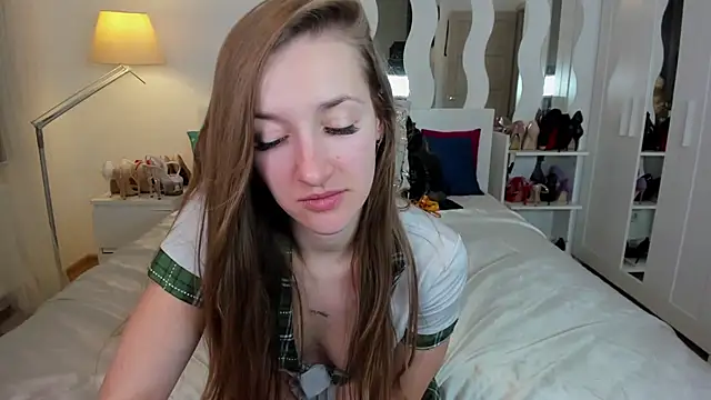 Snapshot of KateRedgar chatting on March 15, 2025, 6:21 pm KateRedgar online show from March 15, 2025, 6:21 pm