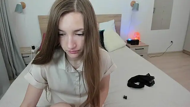 KateRedgar online show from March 31, 2026, 3:47 pm