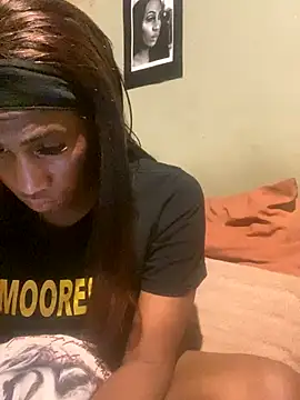 Moorella1 online show from November 17, 2025, 4:33 pm