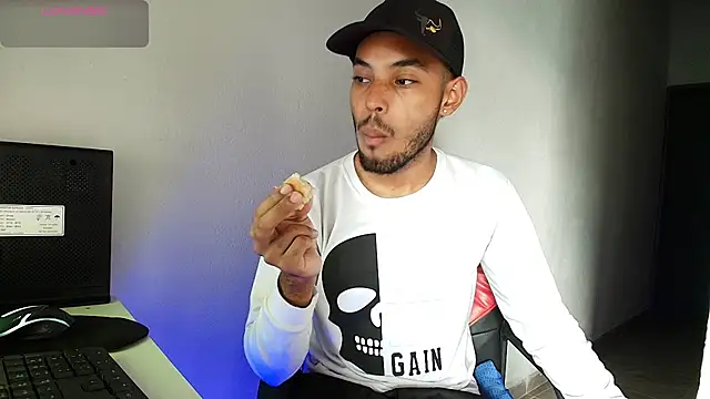 Snapshot of colinbrown chatting on February 19, 2026, 6:38 pm colinbrown online show from February 19, 2026, 6:38 pm