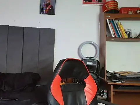 Snapshot of colinbrown chatting on September 24, 2025, 6:36 pm colinbrown online show from September 24, 2025, 6:36 pm