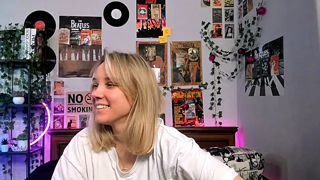 Snapshot of AliciaParkerf chatting on March 16, 2025, 8:43 pm AliciaParkerf online show from March 16, 2025, 8:43 pm
