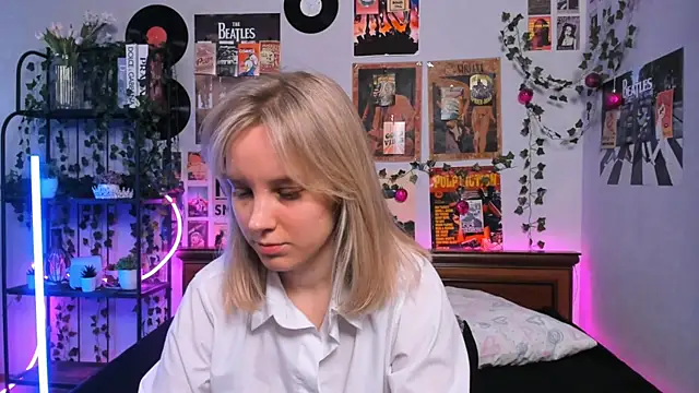 Snapshot of AliciaParkerf chatting on March 3, 2025, 8:32 pm AliciaParkerf online show from March 3, 2025, 8:32 pm