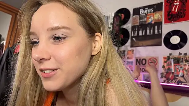 Snapshot of AliciaParkerf chatting on September 10, 2025, 9:25 pm AliciaParkerf online show from September 10, 2025, 9:25 pm