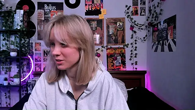 Snapshot of AliciaParkerf chatting on March 17, 2025, 9:02 pm AliciaParkerf online show from March 17, 2025, 9:02 pm