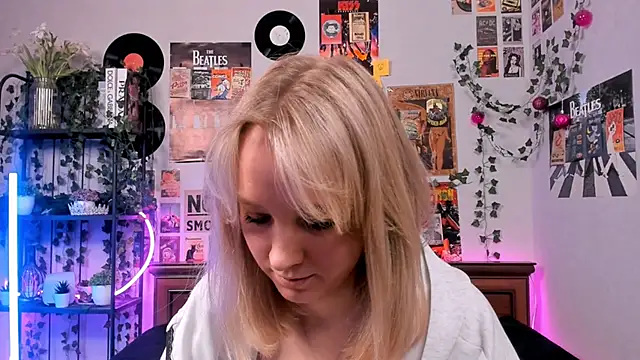 Snapshot of AliciaParkerf chatting on March 10, 2025, 11:38 pm AliciaParkerf online show from March 10, 2025, 11:38 pm