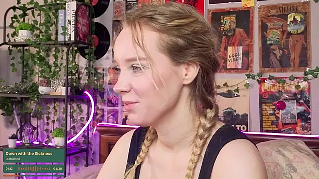 Snapshot of AliciaParkerf chatting on September 21, 2025, 9:09 pm AliciaParkerf online show from September 21, 2025, 9:09 pm