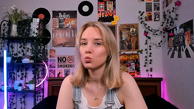 Snapshot of AliciaParkerf chatting on March 9, 2025, 8:42 pm AliciaParkerf online show from March 9, 2025, 8:42 pm