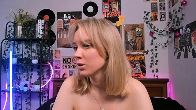 Snapshot of AliciaParkerf chatting on March 13, 2025, 11:27 pm AliciaParkerf online show from March 13, 2025, 11:27 pm
