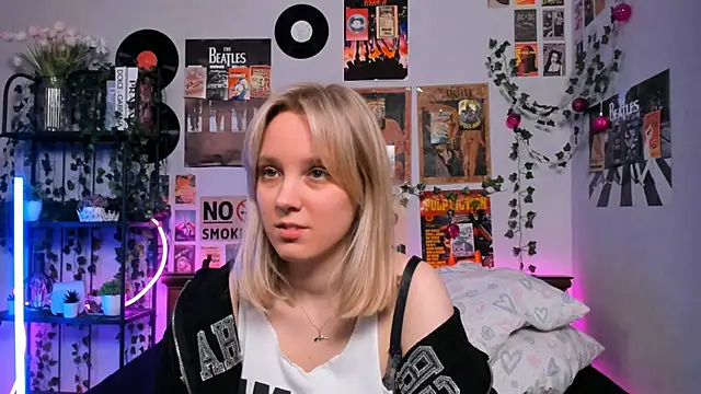 Snapshot of AliciaParkerf chatting on March 7, 2025, 8:55 pm AliciaParkerf online show from March 7, 2025, 8:55 pm