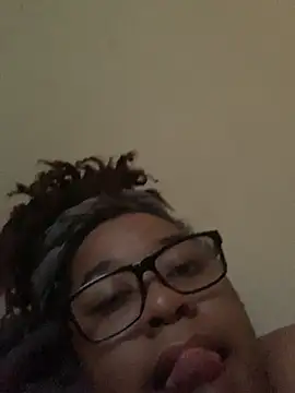 Snapshot of bustypothead chatting on October 9, 2025, 5:24 pm bustypothead online show from October 9, 2025, 5:24 pm