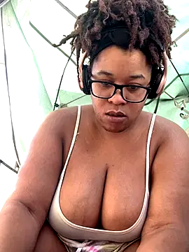 Snapshot of bustypothead chatting on September 13, 2025, 10:43 pm bustypothead online show from September 13, 2025, 10:43 pm
