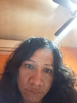 miicheele32 online show from November 30, 2025, 8:26 am