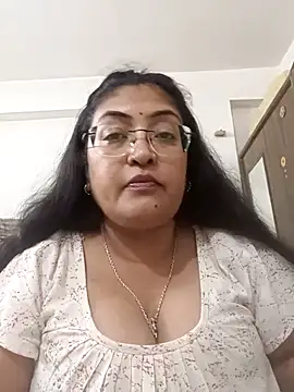 LAVERNIYA  online show from November 17, 2025, 12:20 pm