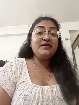 LAVERNIYA  online show from November 3, 2025, 2:31 pm