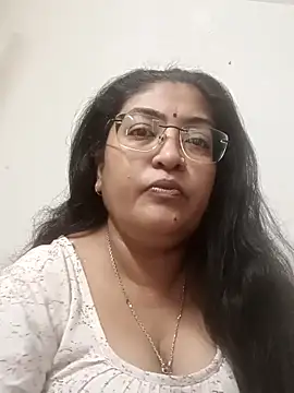 LAVERNIYA  online show from October 15, 2025, 6:33 am