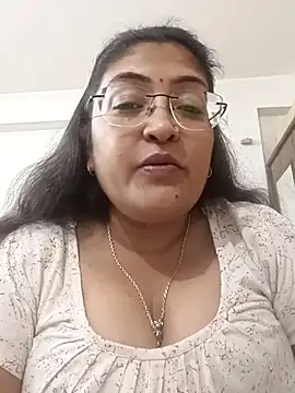 LAVERNIYA  online show from November 14, 2025, 11:36 am