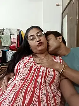 LAVERNIYA  online show from November 8, 2025, 6:55 pm