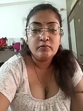 LAVERNIYA  online show from November 4, 2025, 5:22 am