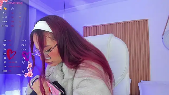 sophiecherry  online show from February 18, 2025, 5:20 am