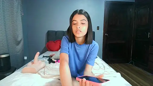 LiaOrtiz69 online show from March 13, 2025, 7:06 pm