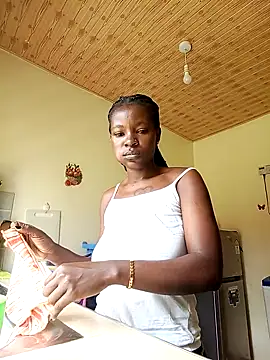 TrishaKalid online show from September 25, 2025, 9:04 am