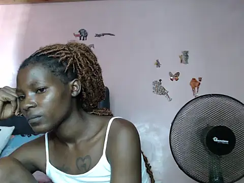 TrishaKalid online show from March 22, 2025, 12:25 pm