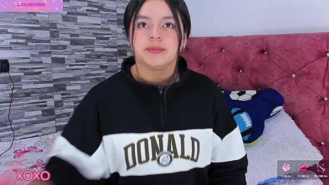 skyhotgirll online show from February 6, 2025, 6:02 pm