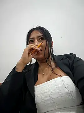 luisa16xxx online show from March 28, 2026, 10:55 pm