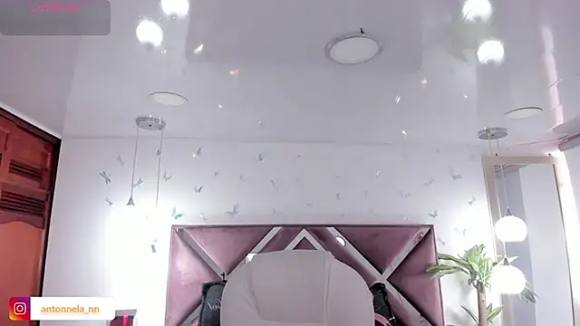 Snapshot of _Antonnela_ chatting on December 15, 2025, 2:45 pm Antonnela online show from December 15, 2025, 2:45 pm