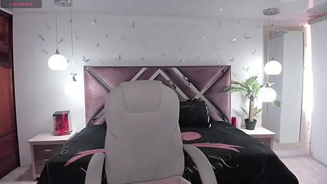 Snapshot of _Antonnela_ chatting on December 19, 2025, 2:30 pm Antonnela online show from December 19, 2025, 2:30 pm