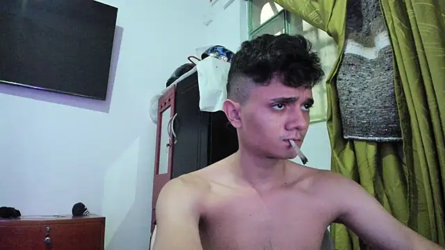 Waturox online show from November 17, 2025, 11:53 pm