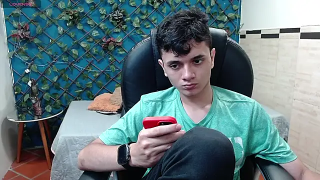 Waturox online show from September 22, 2025, 7:53 pm