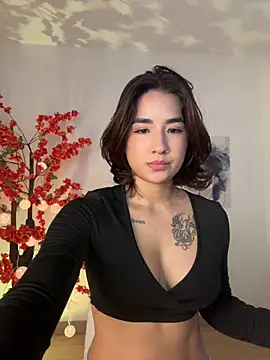 Snapshot of VictoriaHiill chatting on April 21, 2026, 6:14 pm VictoriaHiill online show from April 21, 2026, 6:14 pm