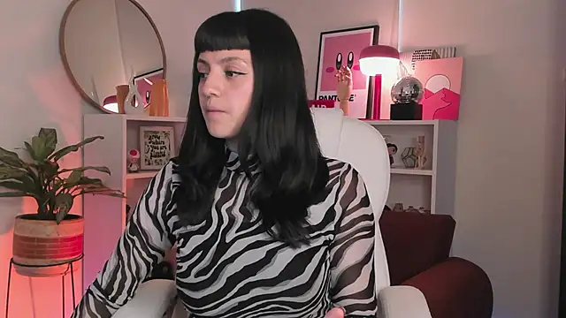 nahiapaws online show from November 13, 2025, 8:35 pm