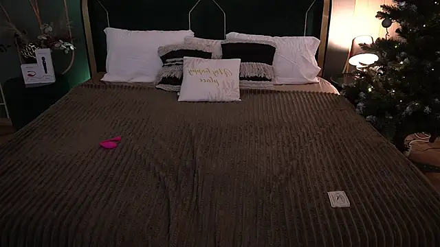 PamelaXX  online show from December 14, 2025, 8:58 pm