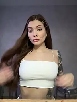 Snapshot of Accole chatting on February 20, 2025, 5:23 am Accole online show from February 20, 2025, 5:23 am