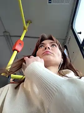 Snapshot of Accole chatting on November 14, 2025, 7:56 am Accole online show from November 14, 2025, 7:56 am