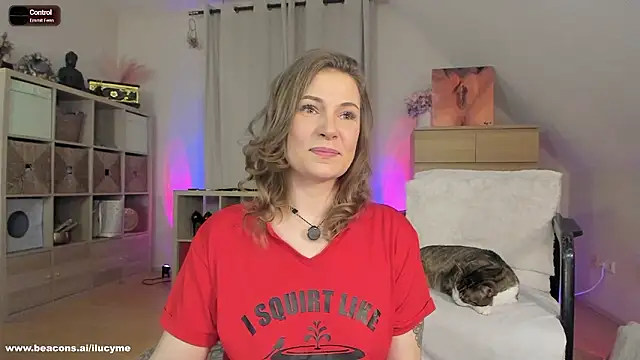 Snapshot of ilucyme chatting on February 19, 2026, 5:43 pm ilucyme online show from February 19, 2026, 5:43 pm